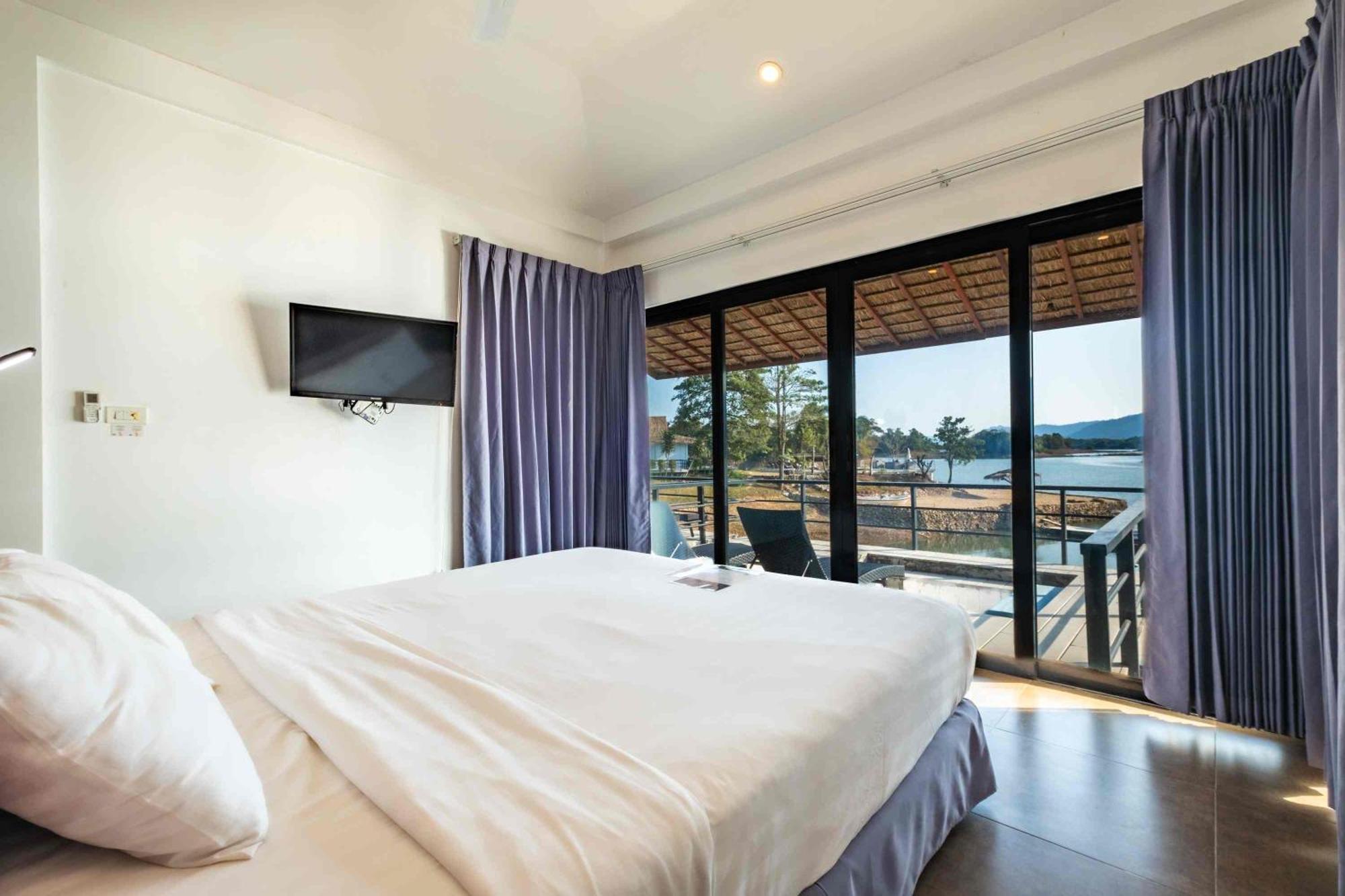 The Sanctuary Nam Ngum Beach Resort Vang Vieng Exterior foto